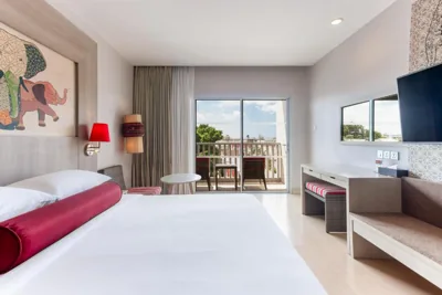 シティビュー・デラックスキングルーム — Ramada by Wyndham Phuket Deevana